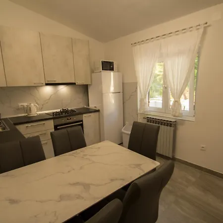 Josip 2 Apartmán Brela